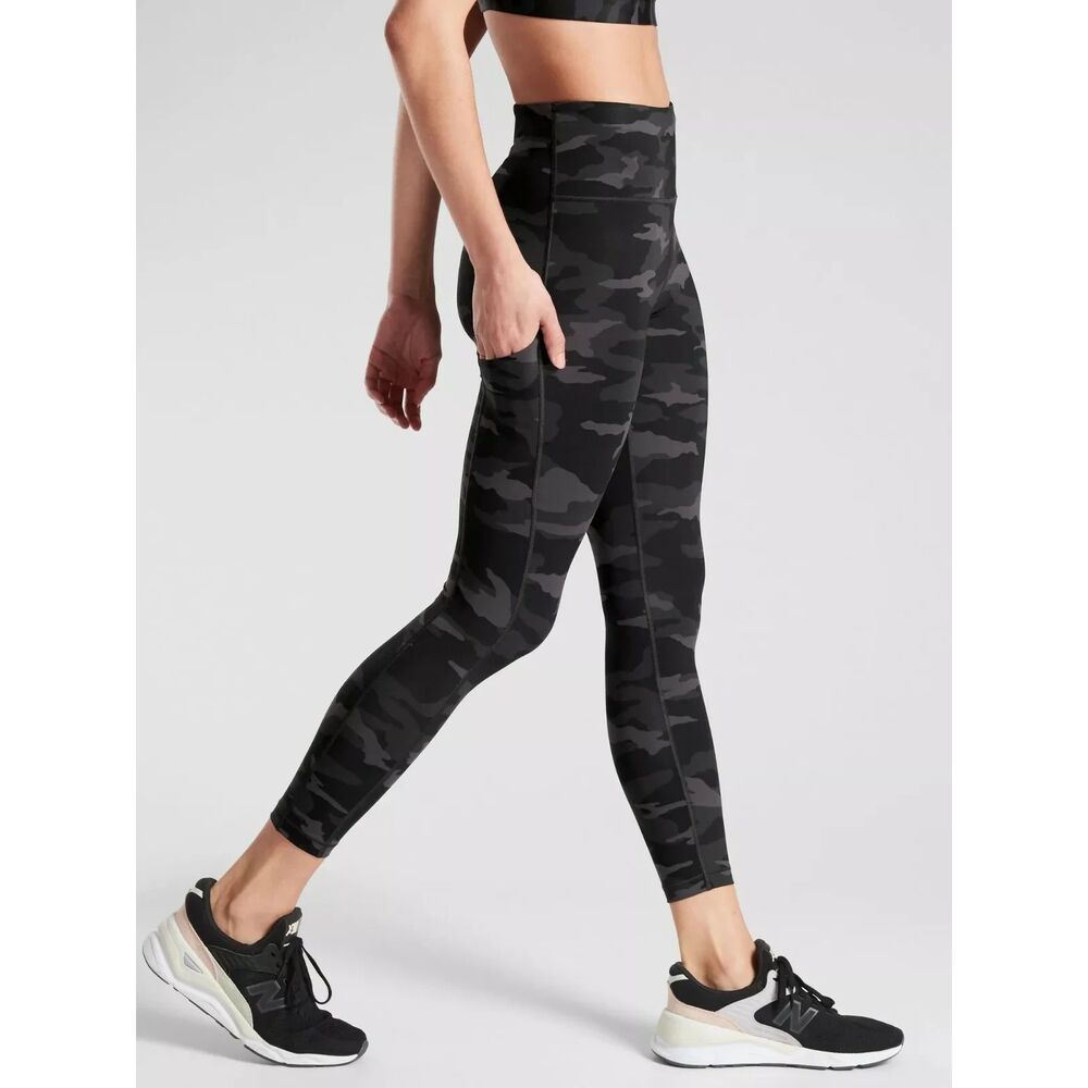 Athleta Ultimate Stash Pocket Black / Grey Camo 7/8 Leggings